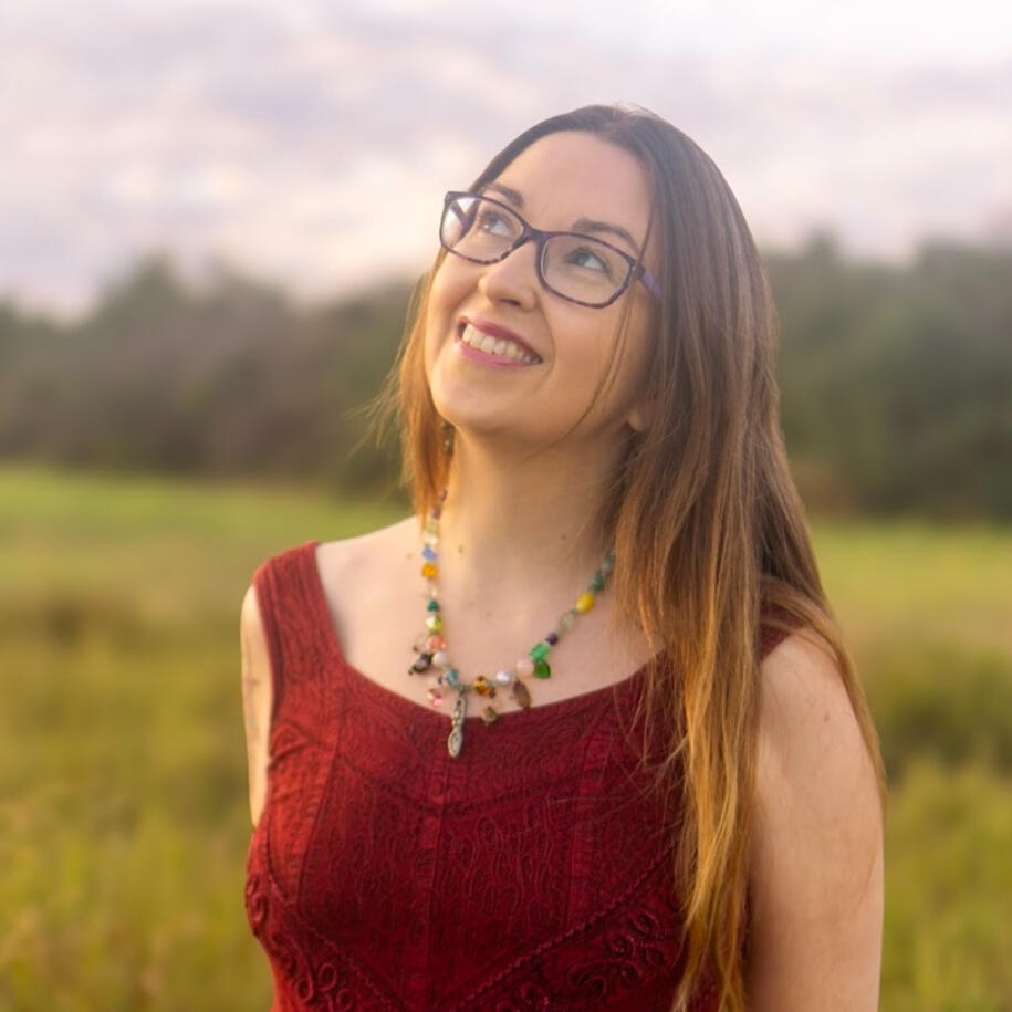 Krystal Linnea Human Design Guide in Austin, Texas, USA Krystal Linnea, writer, artist, healer, human design guide and mother of 5 - photo credit Bailey Medlin of Willow Tree Photography.